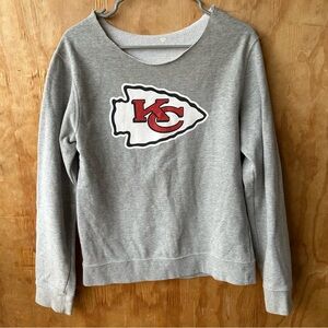 Fanatic NFL Kansas City Chiefs Football Crewneck Gray Sweatshirt